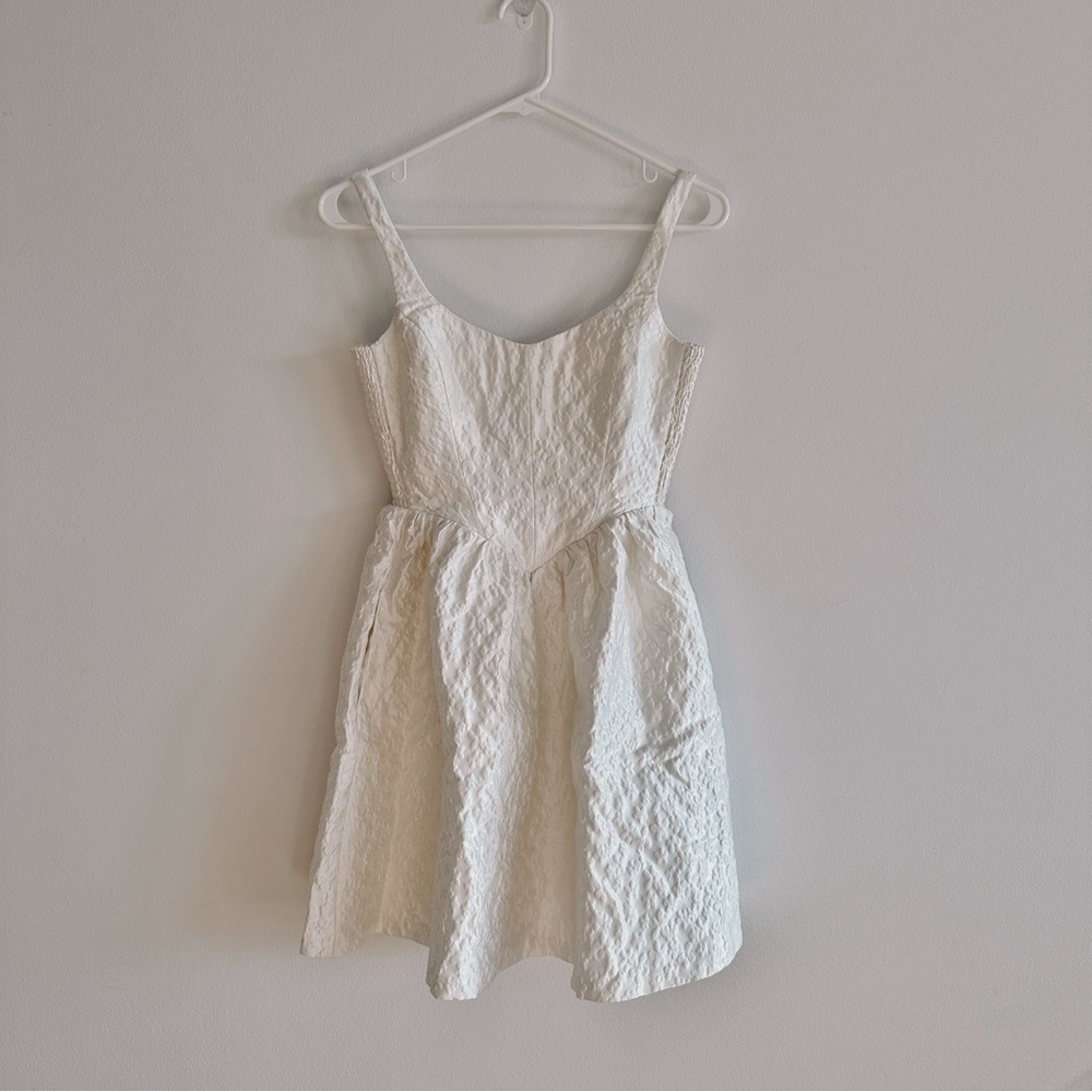 Beautiful White Textured Scoop-Neck Sleeveless Dress